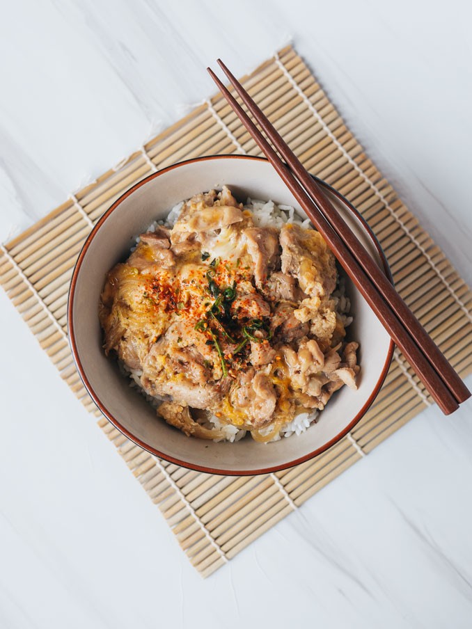 Japanese Chicken And Egg Rice Bowl (Oyakodon)